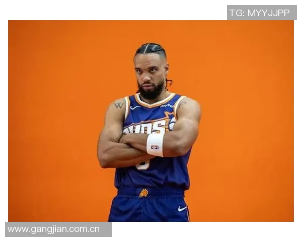 狄龙半场表现抢眼得分上双但犯规频繁状态堪忧 狄龙半场表现抢眼得分上双但犯规频繁状态堪忧