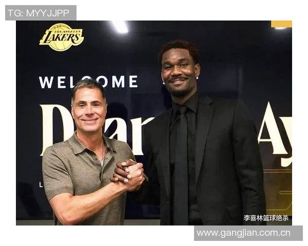 艾顿加盟湖人后将如何影响球队表现布克表示期待未来发展 艾顿加盟湖人后将如何影响球队表现布克表示期待未来发展