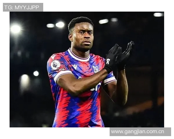 迪福分析认为埃基蒂克更适合担任红军9号位超越伊萨克