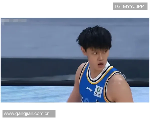 周琦儿子糊糊与曾凡博亲密互动温馨瞬间引发关注