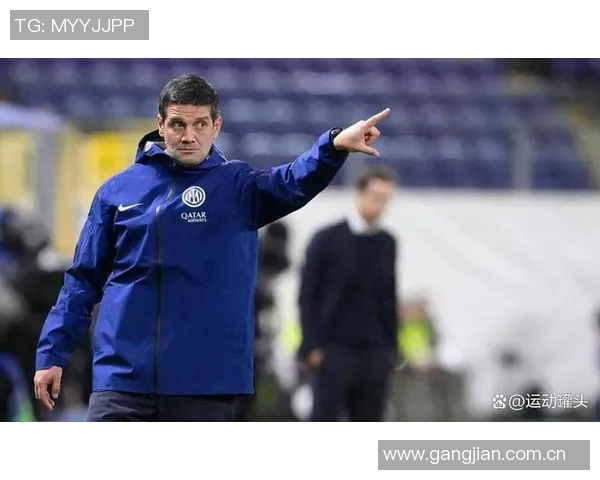 齐沃安慰皮奥错失空门展现球队团结精神与互助氛围 齐沃安慰皮奥错失空门展现球队团结精神与互助氛围