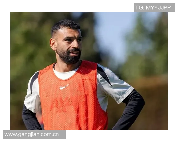 哈格里夫斯称姆伯莫技术能力被低估如同萨拉赫般出色 哈格里夫斯称姆伯莫技术能力被低估如同萨拉赫般出色