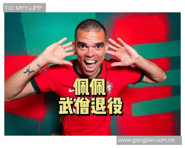 佩佩回忆初见C罗时光：17岁少年训练后啃苹果健身的故事