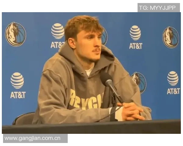 弗拉格感激加福德的支持与建议共同进步的篮球伙伴关系 弗拉格感激加福德的支持与建议共同进步的篮球伙伴关系