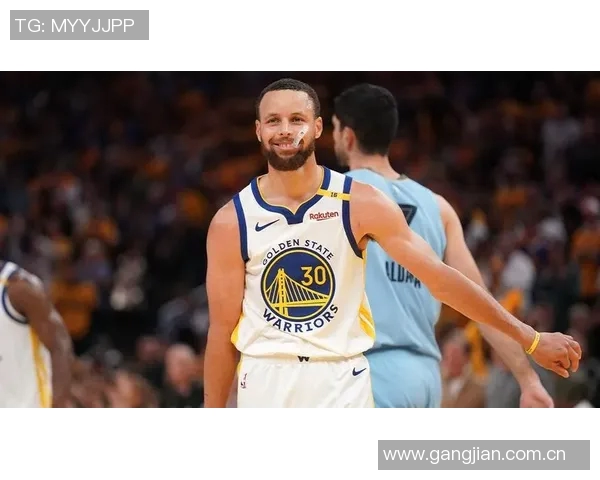 库里即将40岁仍能主宰比赛身材与实力的完美结合令人惊叹 库里即将40岁仍能主宰比赛身材与实力的完美结合令人惊叹