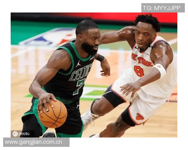 戈贝尔赛后与杰伦布朗畅谈发型大光头小白意外加入讨论 戈贝尔赛后与杰伦布朗畅谈发型大光头小白意外加入讨论